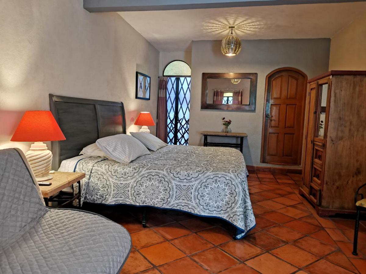 Alamedas Inn *