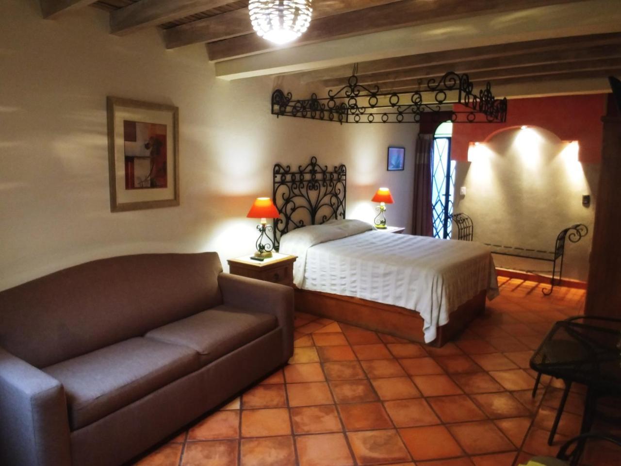 Alamedas Inn *
